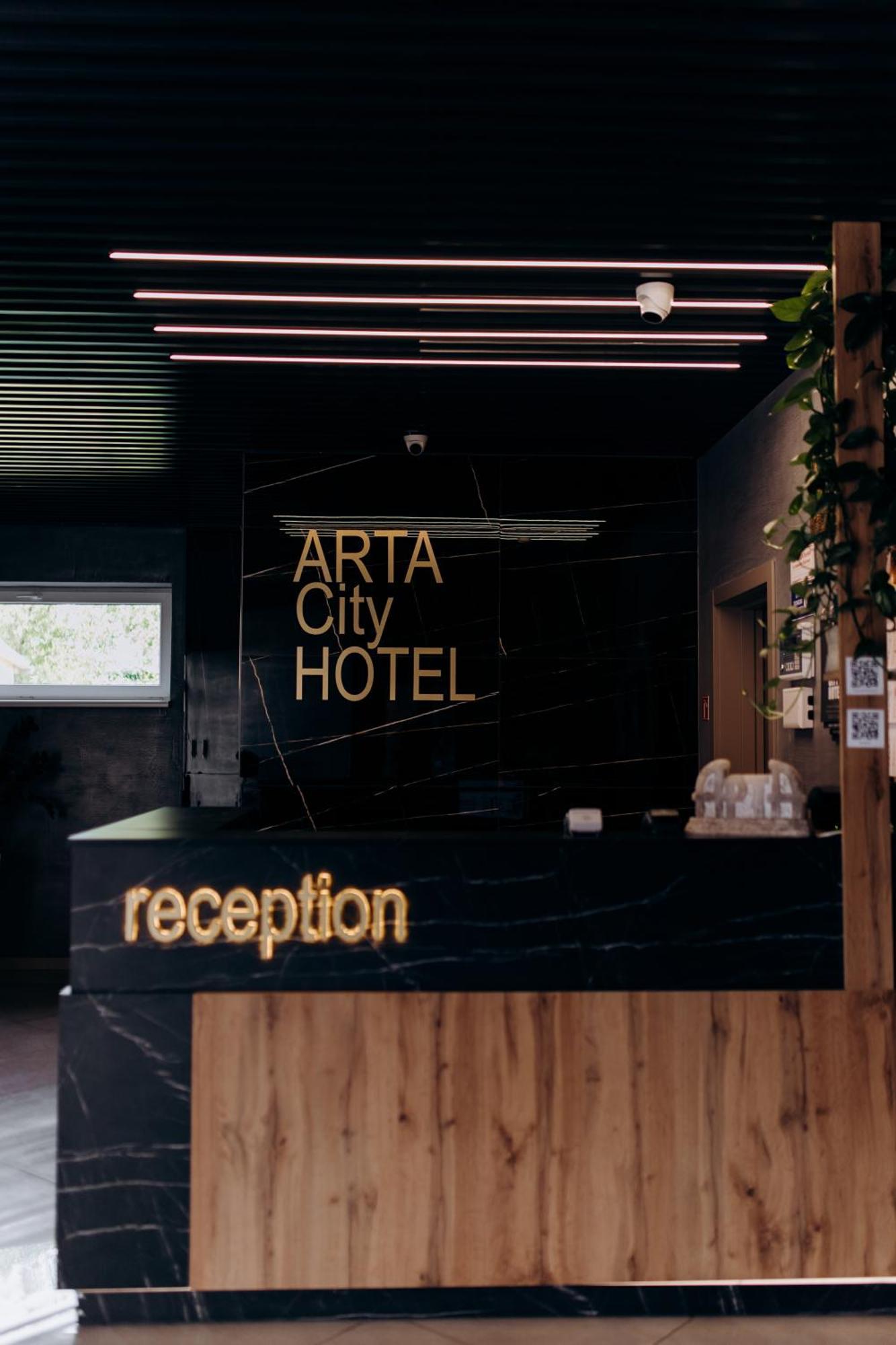 Arta City Hotel Yavoriv  Bagian luar foto