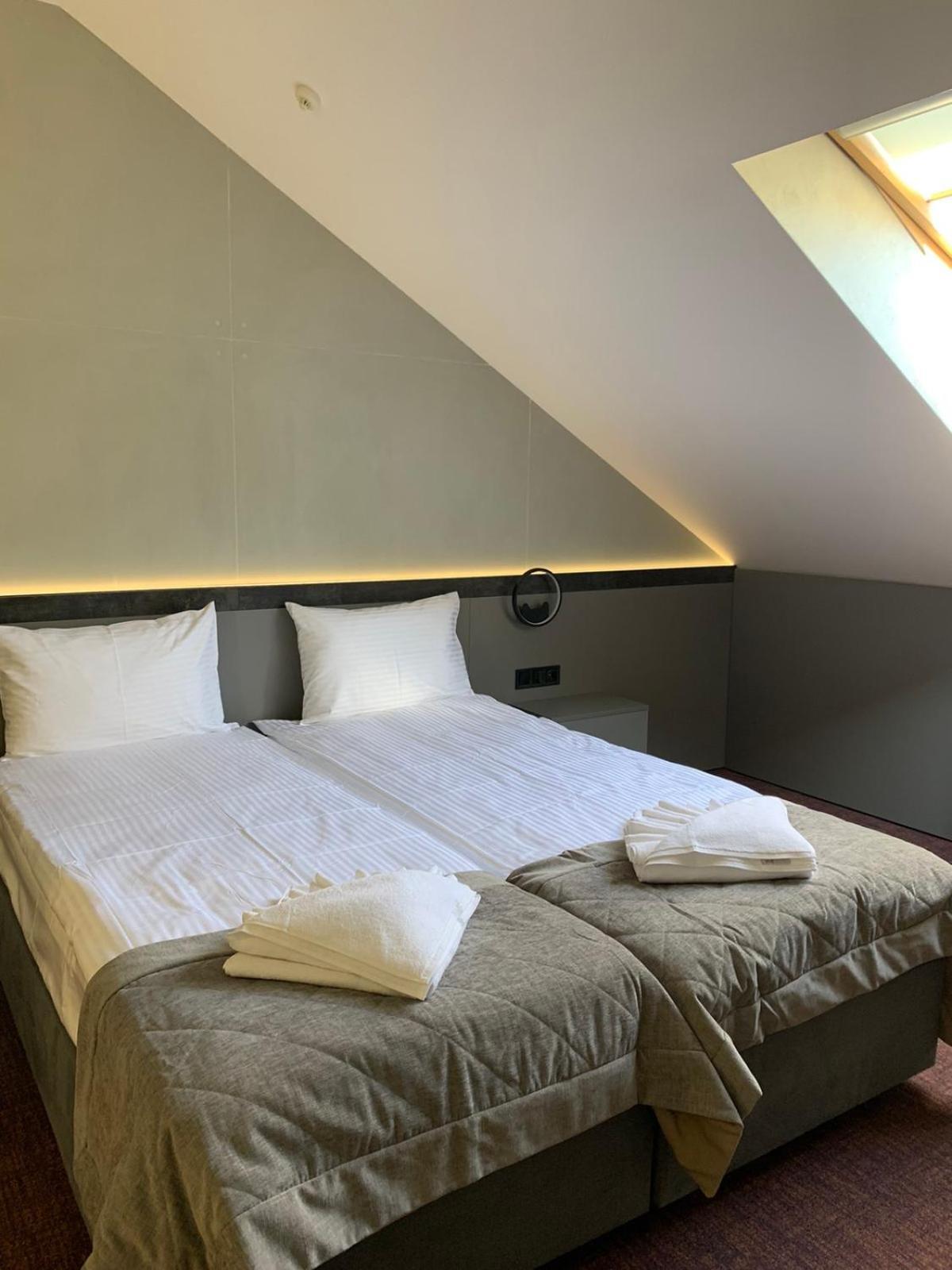 Arta City Hotel Yavoriv  Bagian luar foto