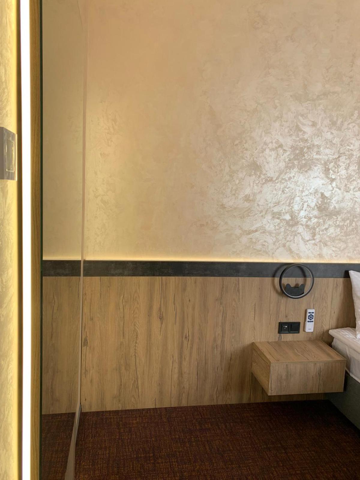 Arta City Hotel Yavoriv  Bagian luar foto