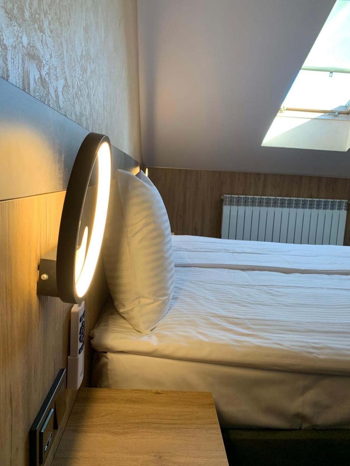 Arta City Hotel Yavoriv  Bagian luar foto
