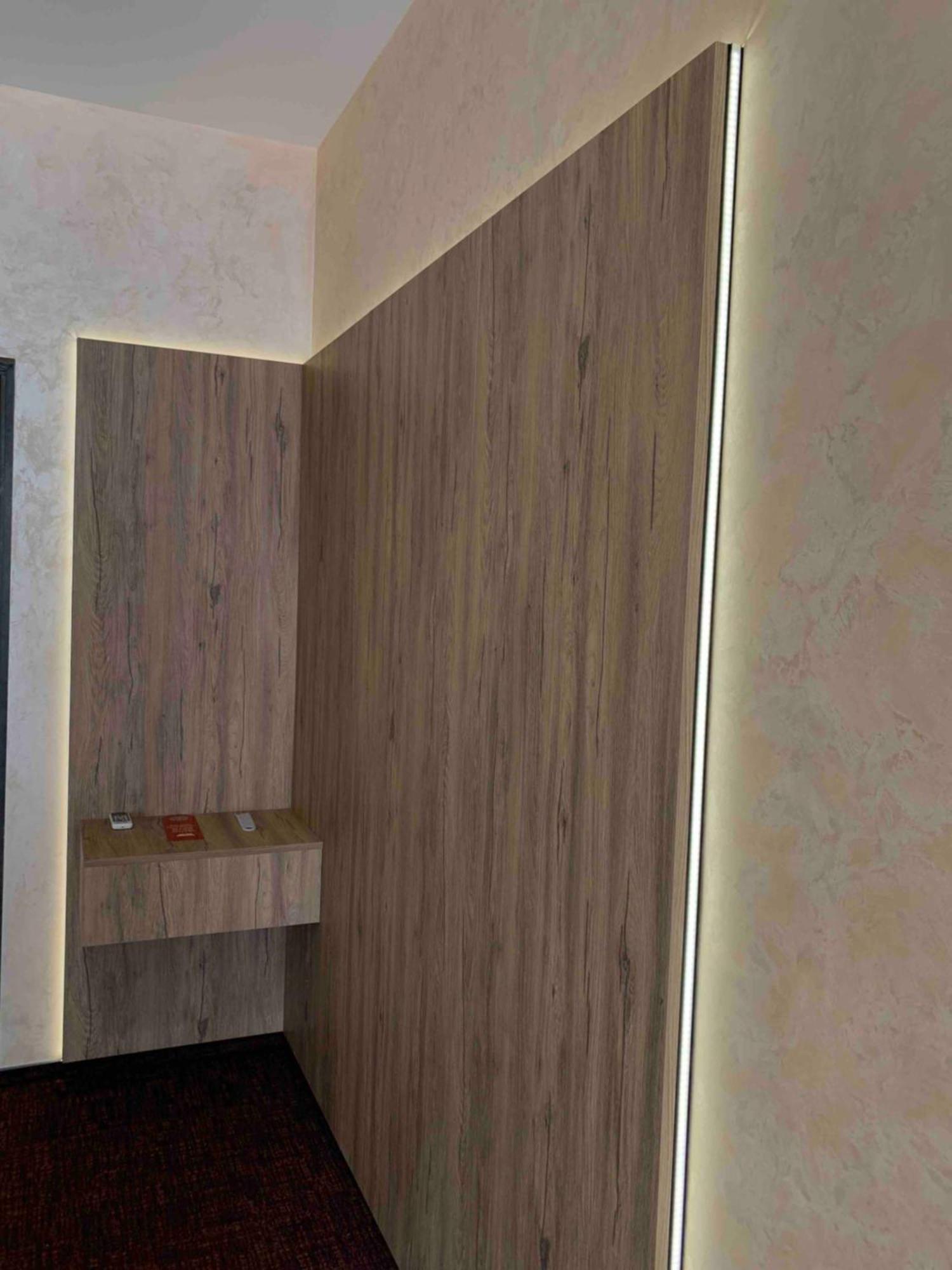 Arta City Hotel Yavoriv  Bagian luar foto