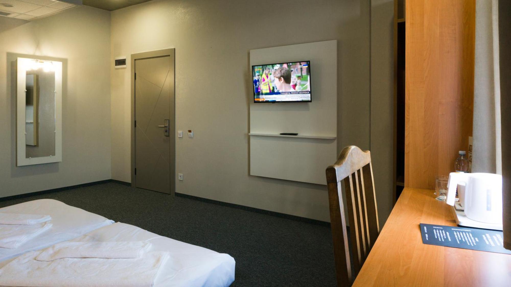 Arta City Hotel Yavoriv  Bagian luar foto