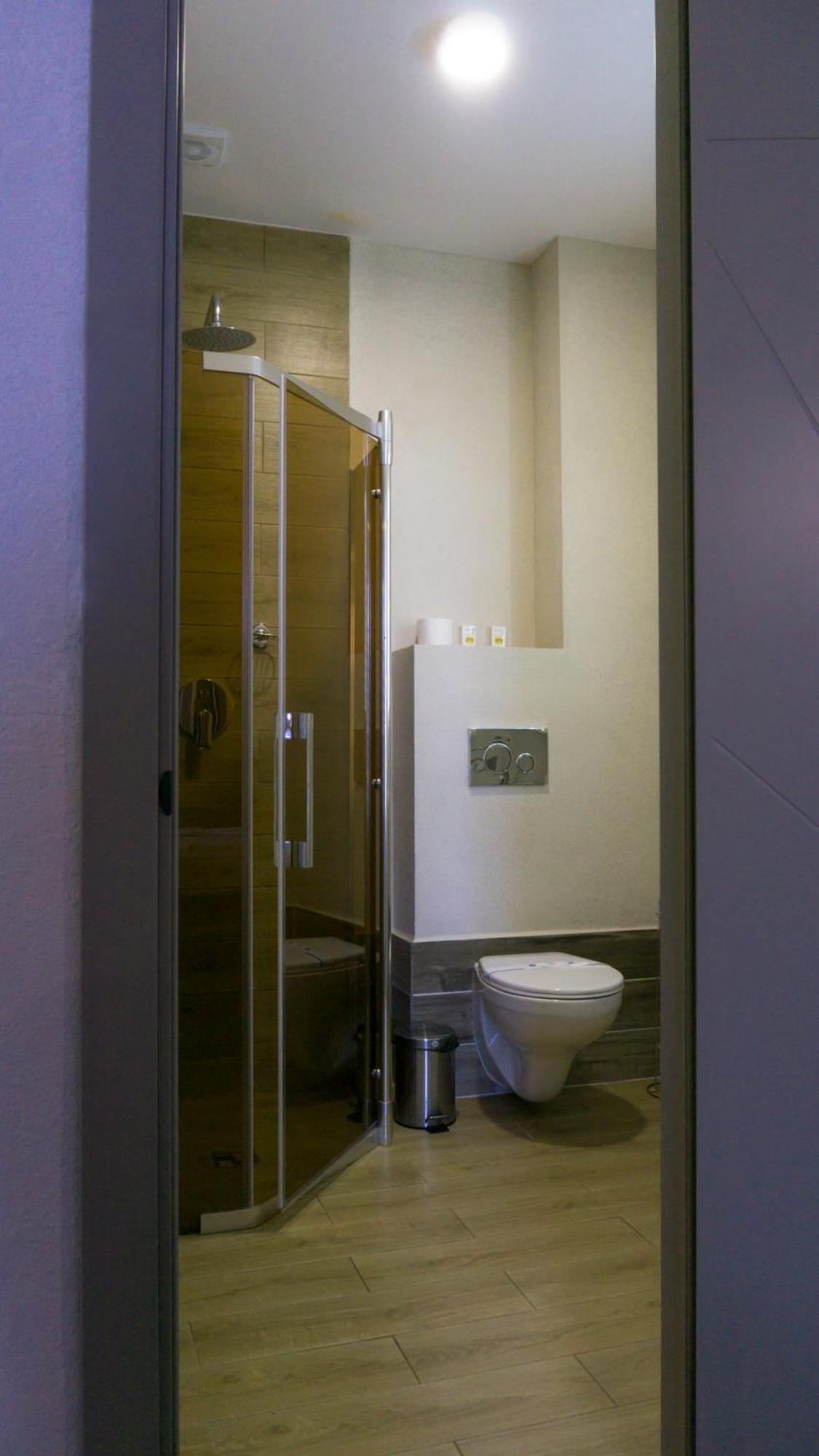 Arta City Hotel Yavoriv  Bagian luar foto